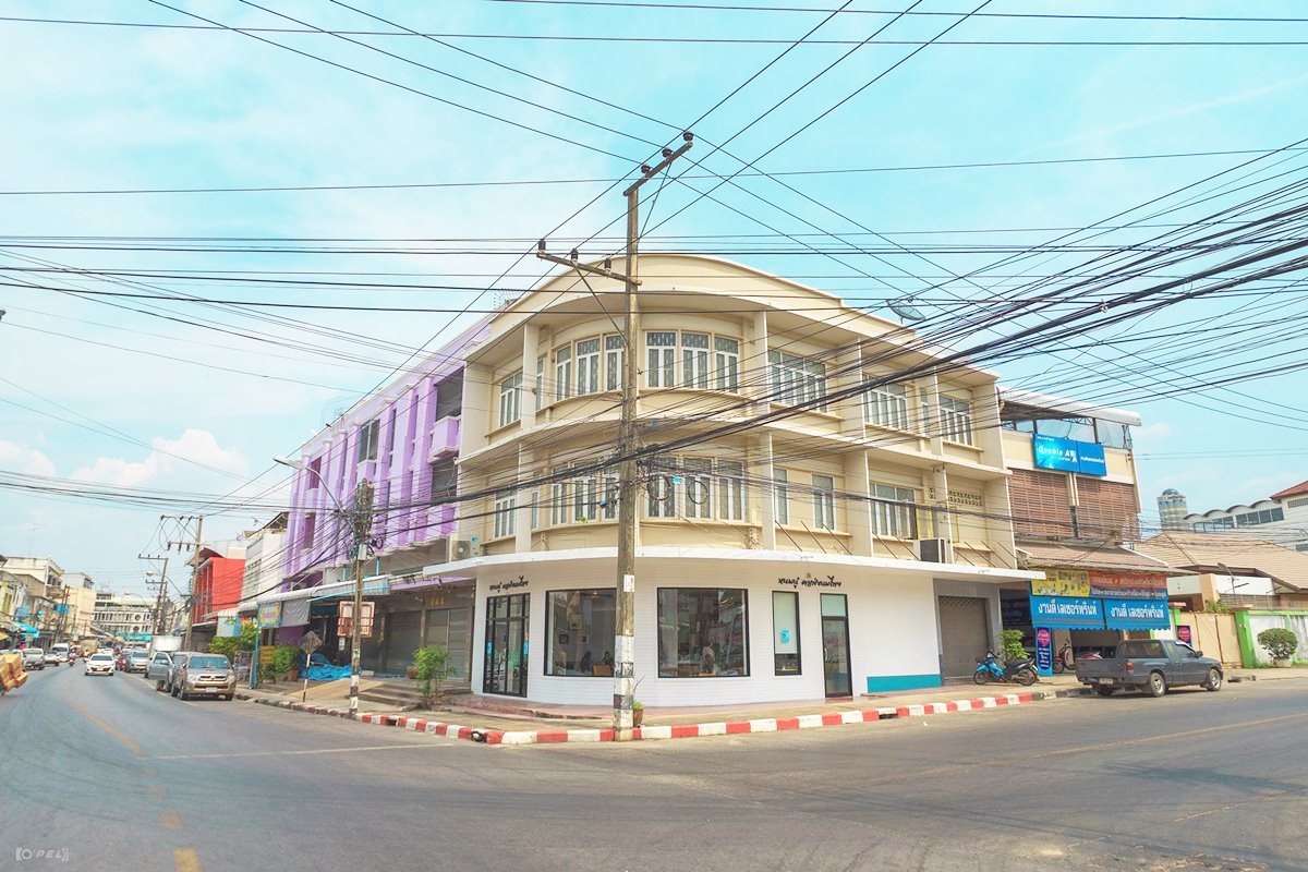 ขายด่วน ลดราคา อาคารพาณิชย์ 3 ชั้น อยู่หัวมุม ต.ในเมือง อ.เมืองร้อยเอ็ด ใกล้บึงพลาญชัย Tel. 0632897879