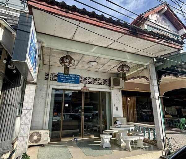 ขายตึก อาคารพาณิชย์ 2 ชั้น ถลาง ภูเก็ต ติดถนนเชิงทะเล ทำเลทอง เหมาะทำธุรกิจหลายรูปแบบ โทร 065-8785994