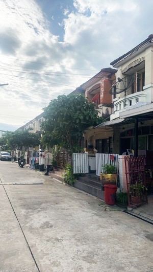 ขาย ทาวน์โฮม สามพรานนครปฐม หมู่บ้านบุศรินทร์ ขายถูกบ้านมือสอง กระทุ่มล้ม ทาวน์โฮมขายถูก